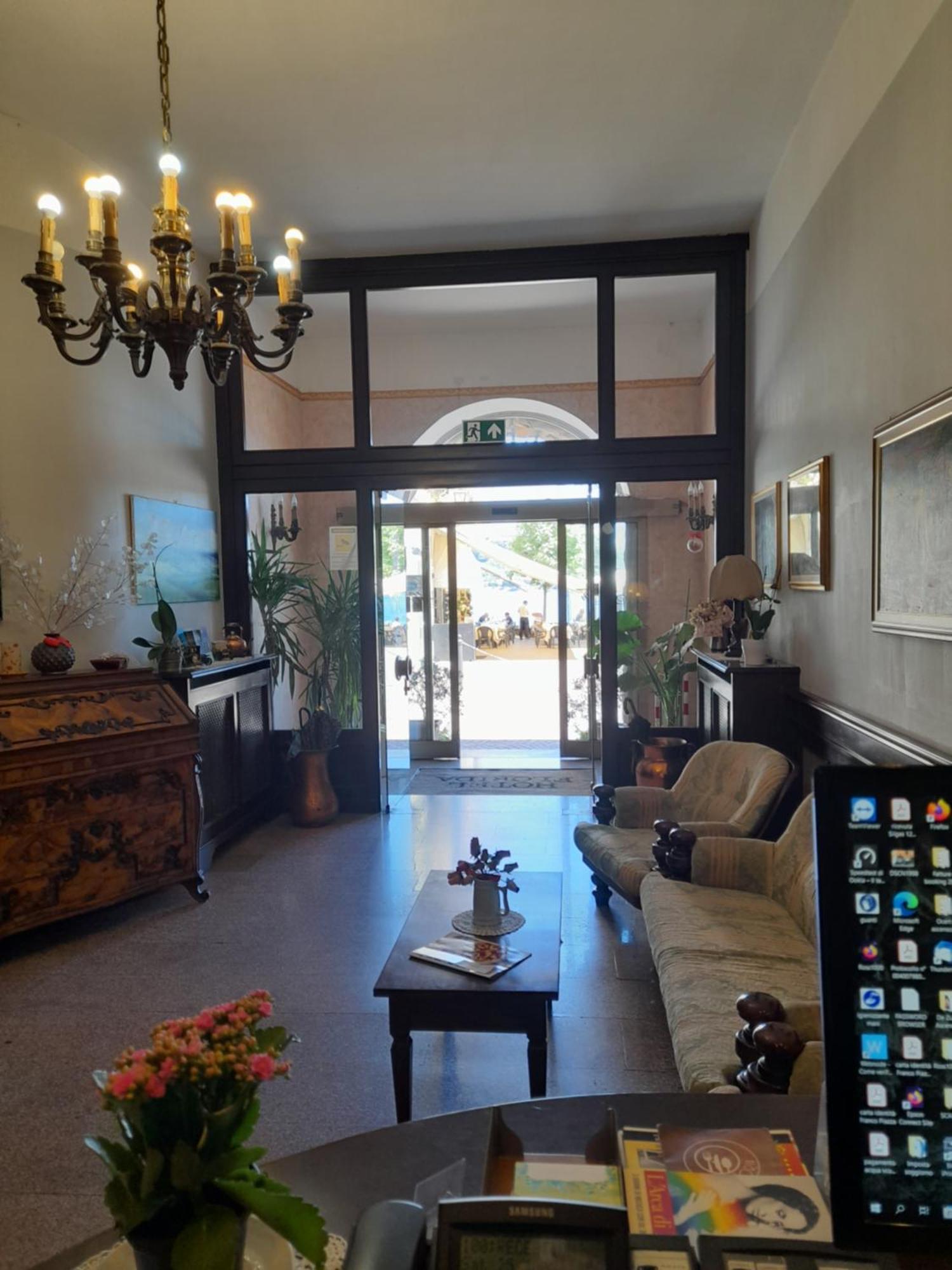 Hotel Florida Arona Zewnętrze zdjęcie