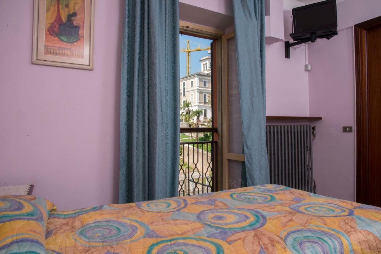 Hotel Florida Arona Zewnętrze zdjęcie